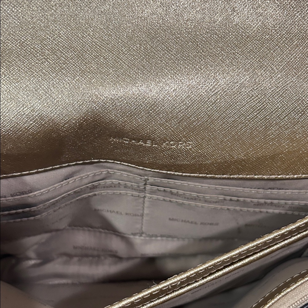 Michael Kors Jet Set Gold Crossbody Bag, PRISTINE CONDITION (dimensions 9.5”x7”) - Picture 5 of 16
